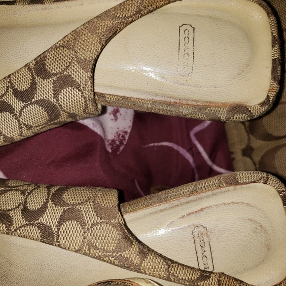 Coach - Picture 2 of 3